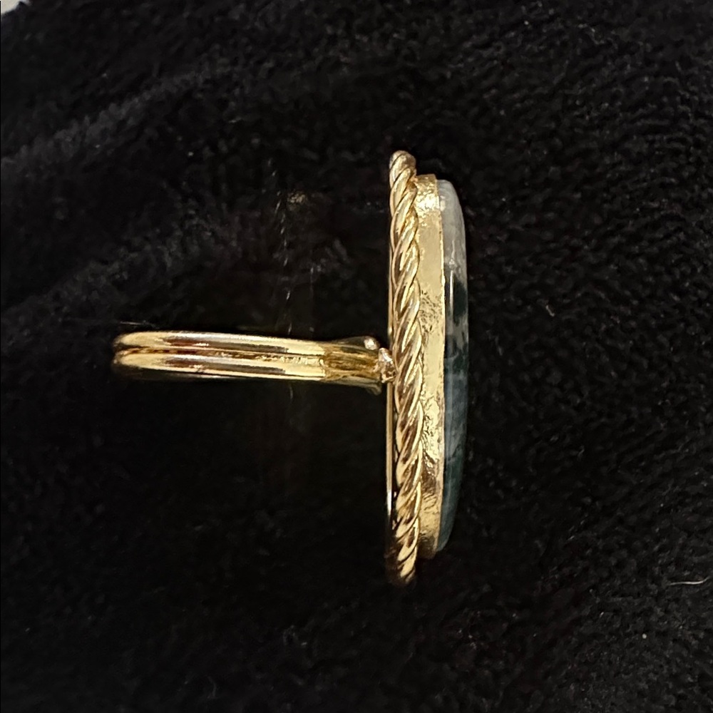 Elegant Gold and Moss Agate Stone Ring - Picture 3 of 4